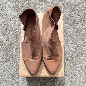 FREE PEOPLE - Royale Flat
Size 39